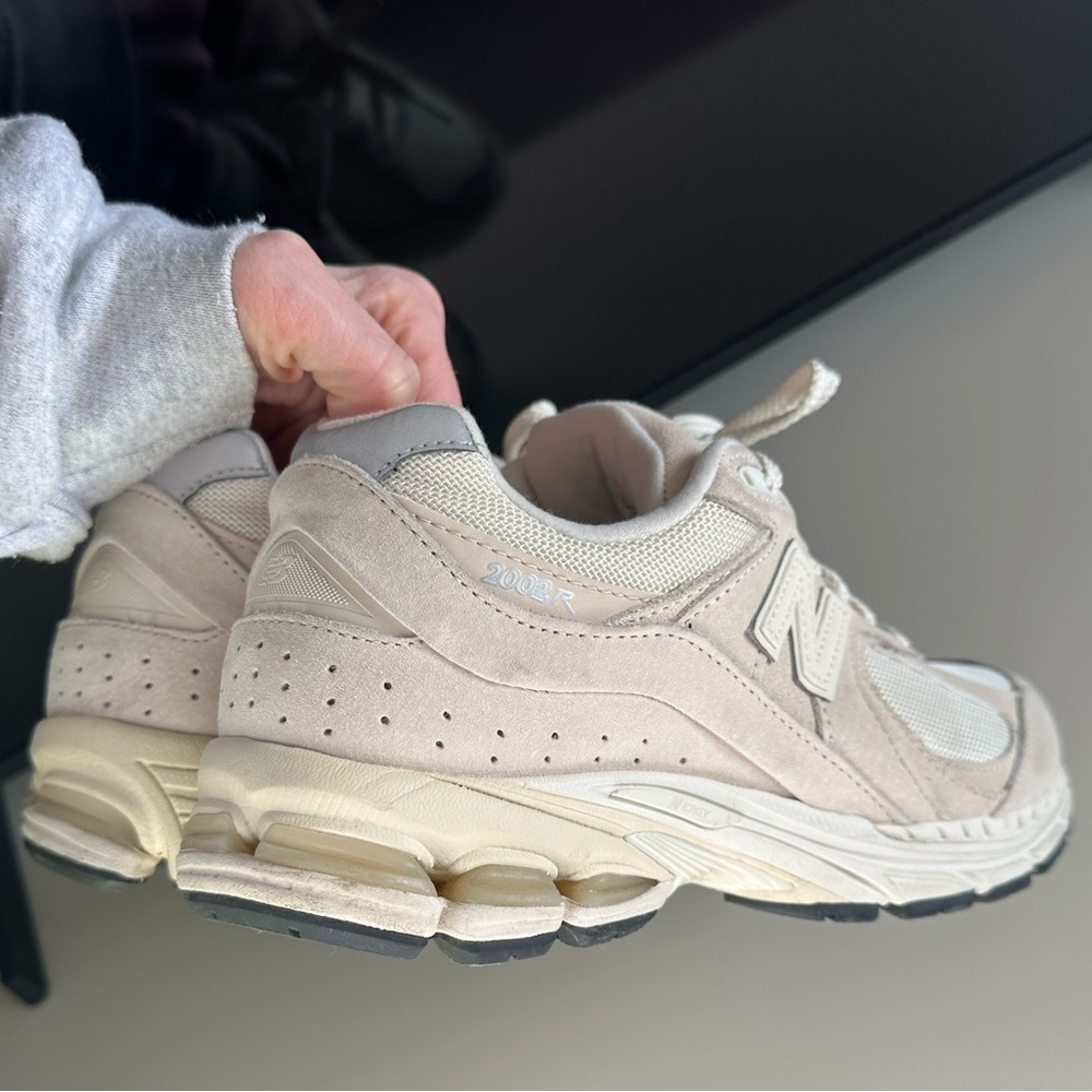 ✨ New Balance 2002R “Cream / Rain Cloud” – Women’s 8.5 / Men’s 7 - Picture 4 of 7